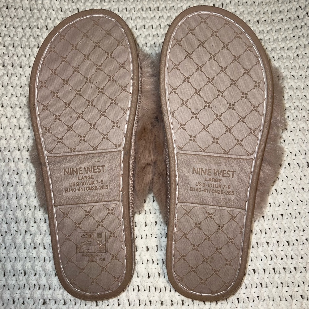 Slippers - Picture 4 of 5